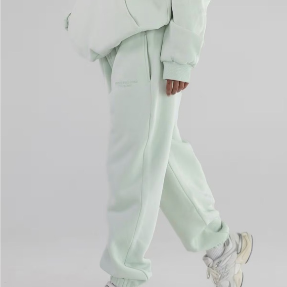 Comfrt Set - Picture 2 of 5